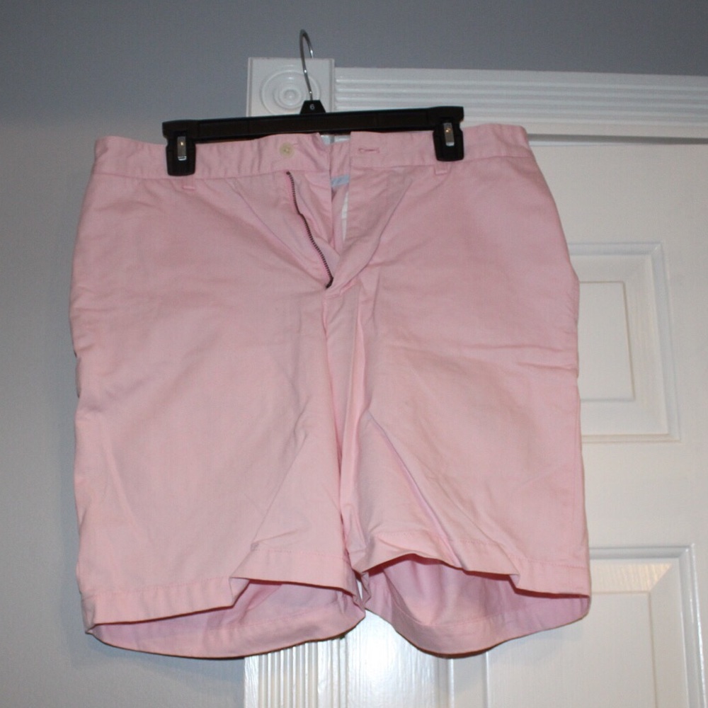 Pink vineyard vines shorts